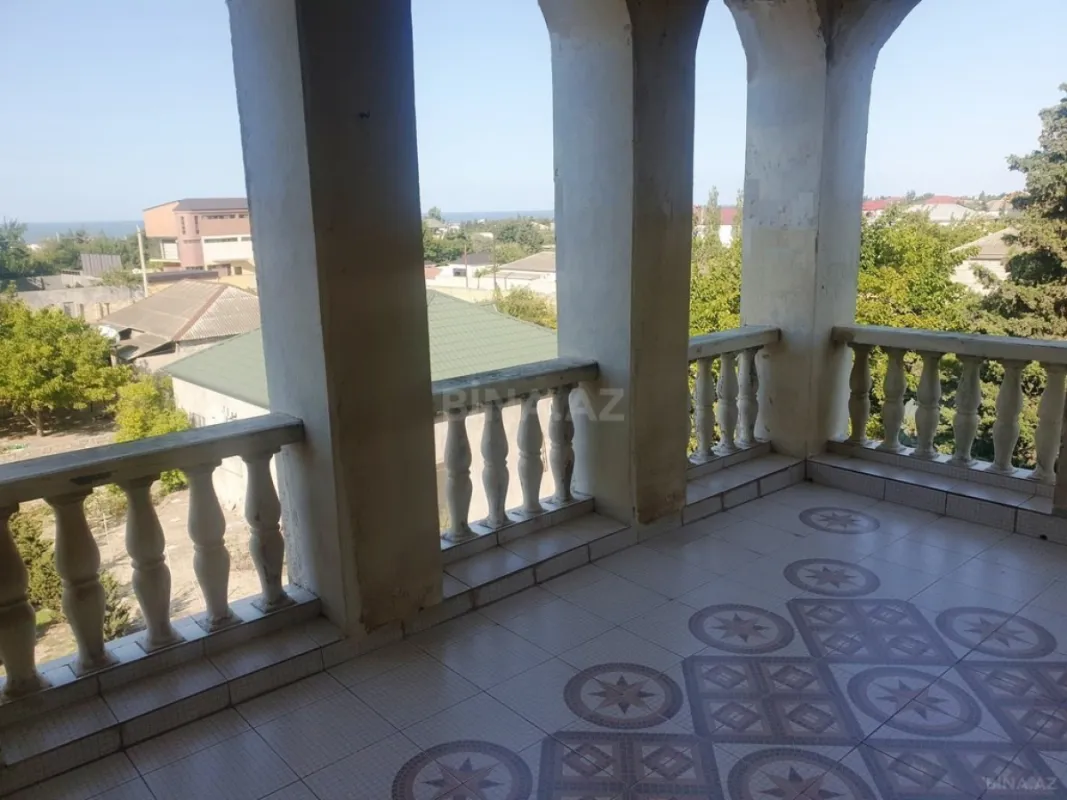 Satılır 6 otaqlı həyət evi 216 m²