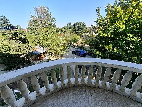 Satılır 6 otaqlı həyət evi 216 m²