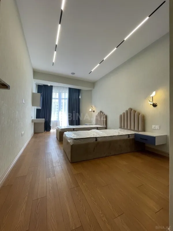 Satılır 3 otaqlı mənzil 132.2 m²