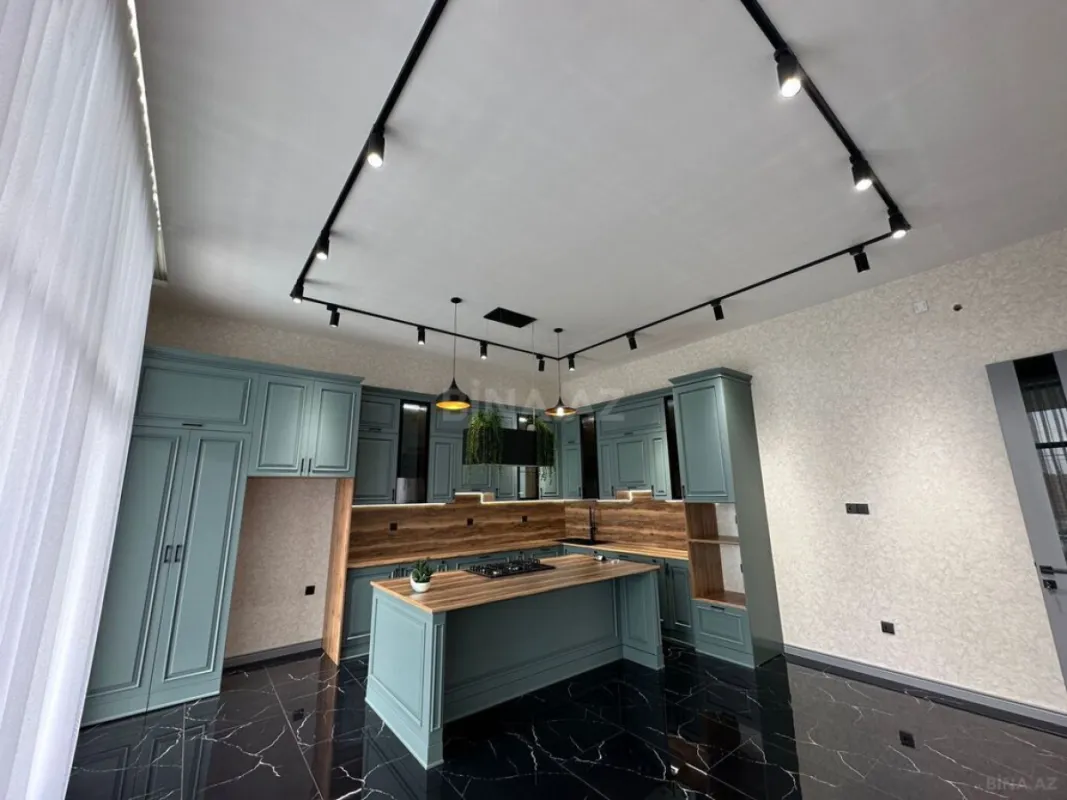 Satılır 5 otaqlı həyət evi 300 m²