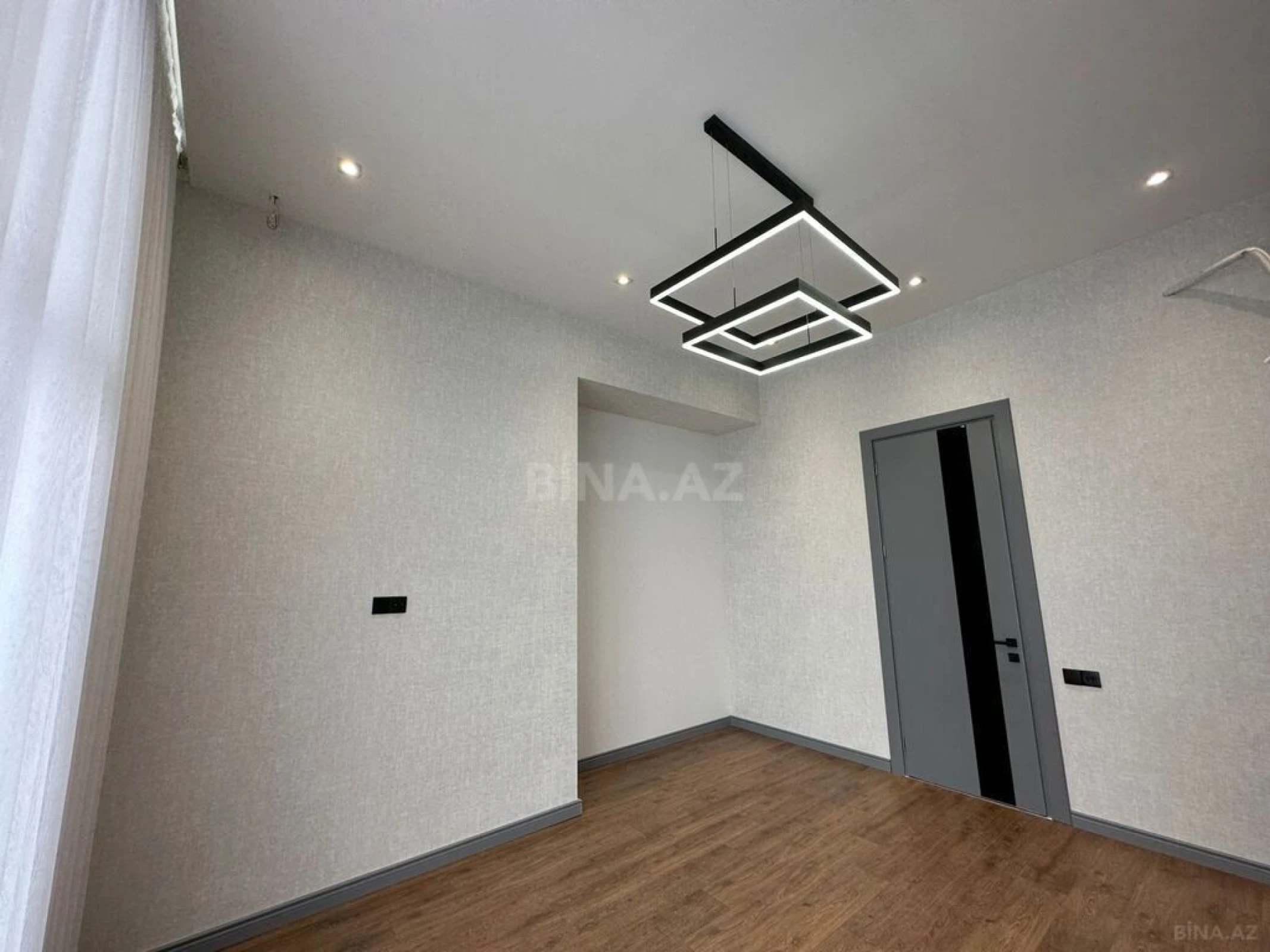 Satılır 5 otaqlı həyət evi 300 m²