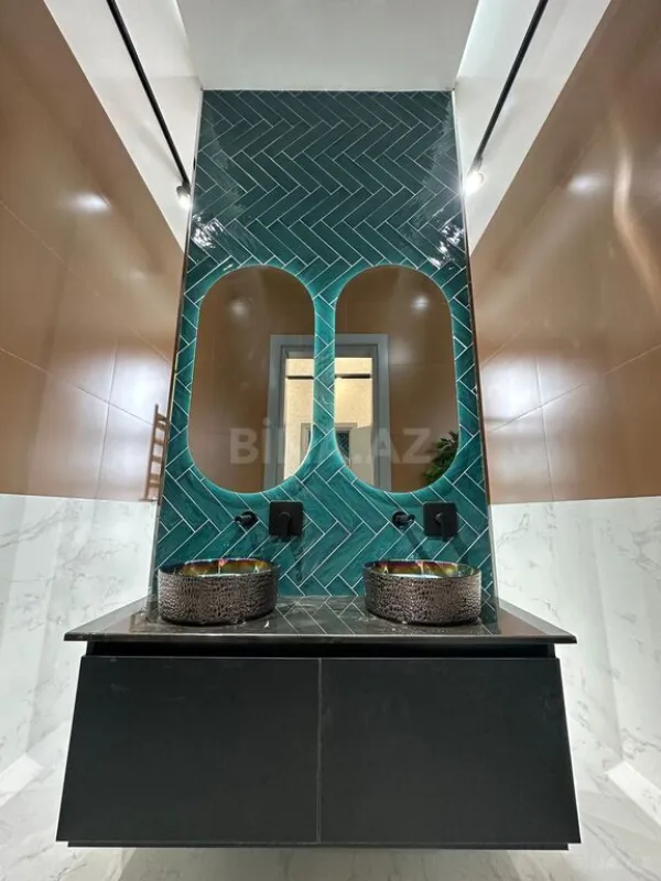 Satılır 5 otaqlı həyət evi 300 m²