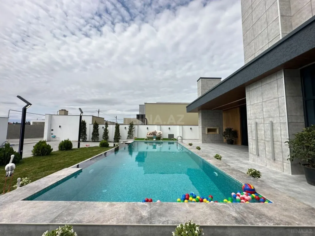 Satılır 5 otaqlı həyət evi 300 m²