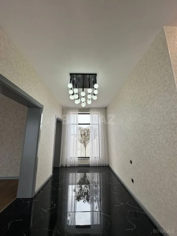 Satılır 5 otaqlı həyət evi 300 m²
