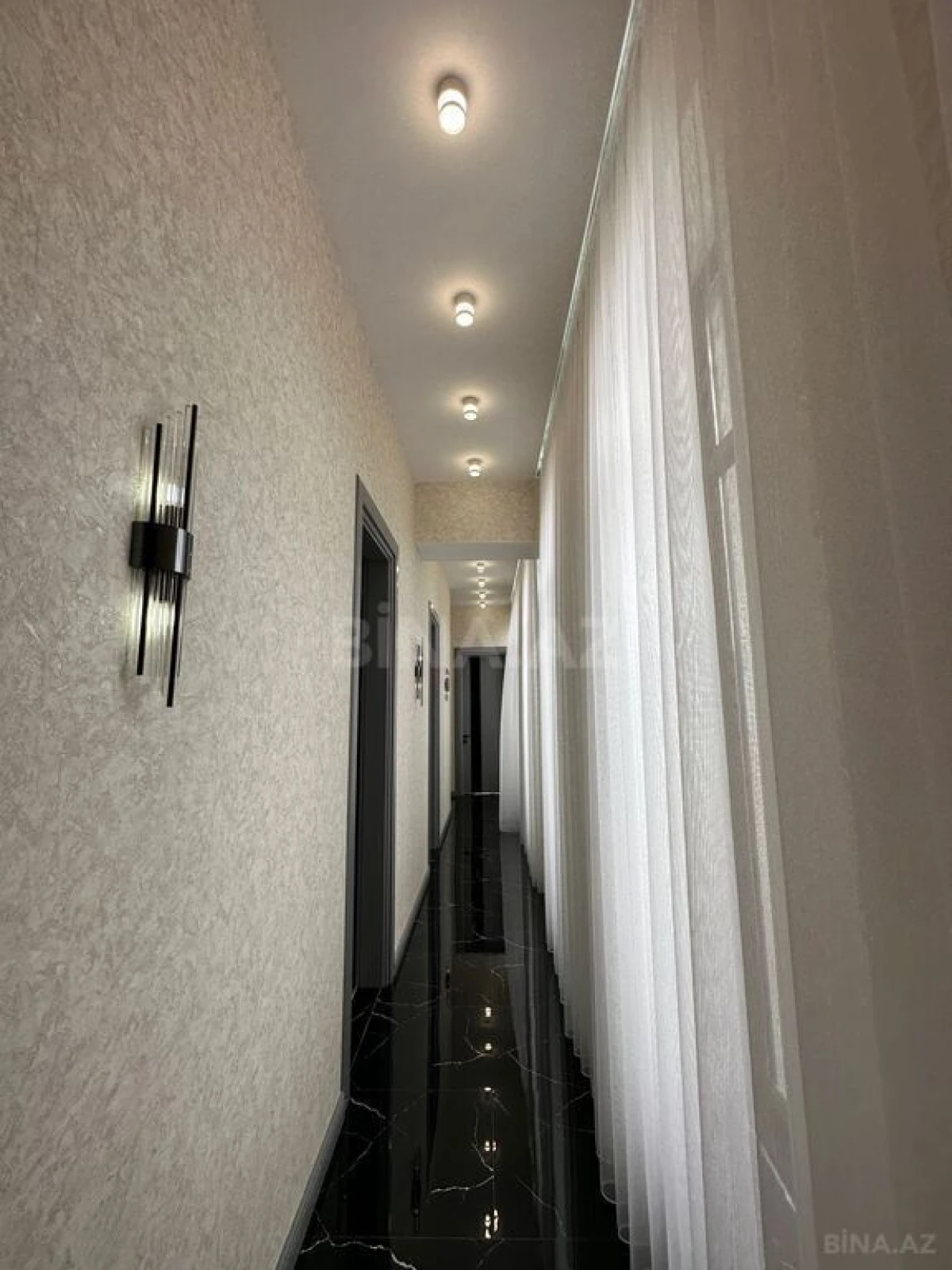 Satılır 5 otaqlı həyət evi 300 m²