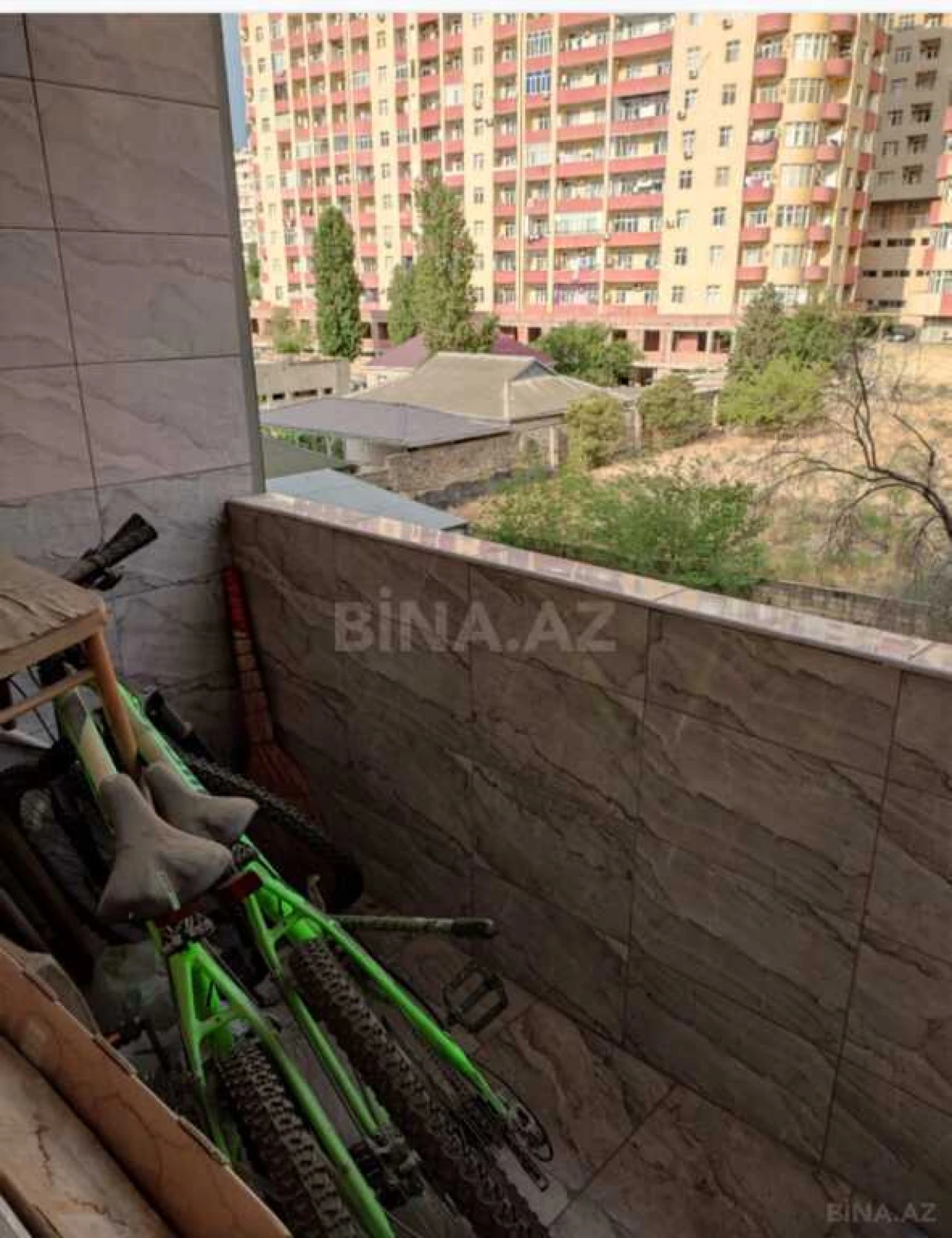 Satılır 4 otaqlı mənzil 120 m²