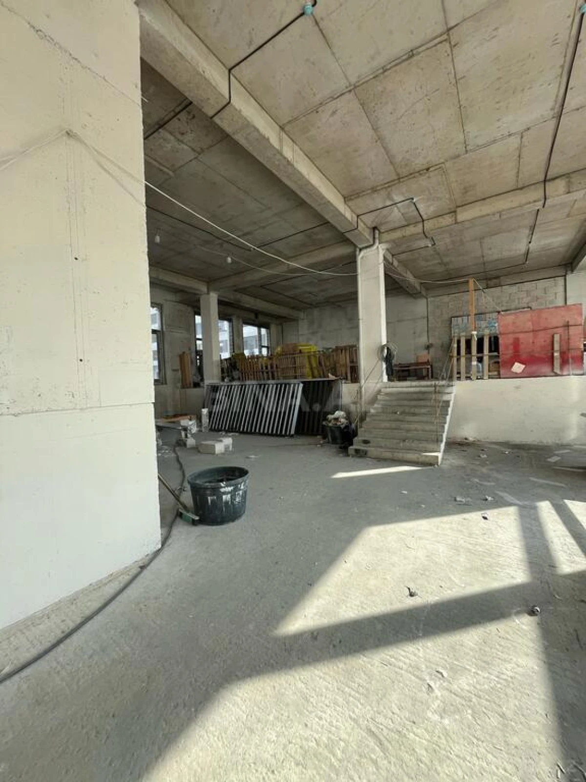 Satılır obyekt 332 m²