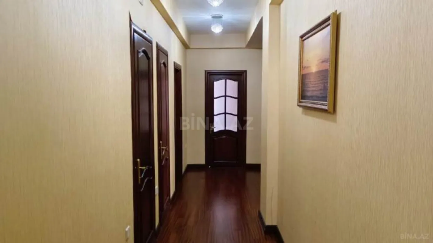 Satılır 3 otaqlı mənzil 157 m²