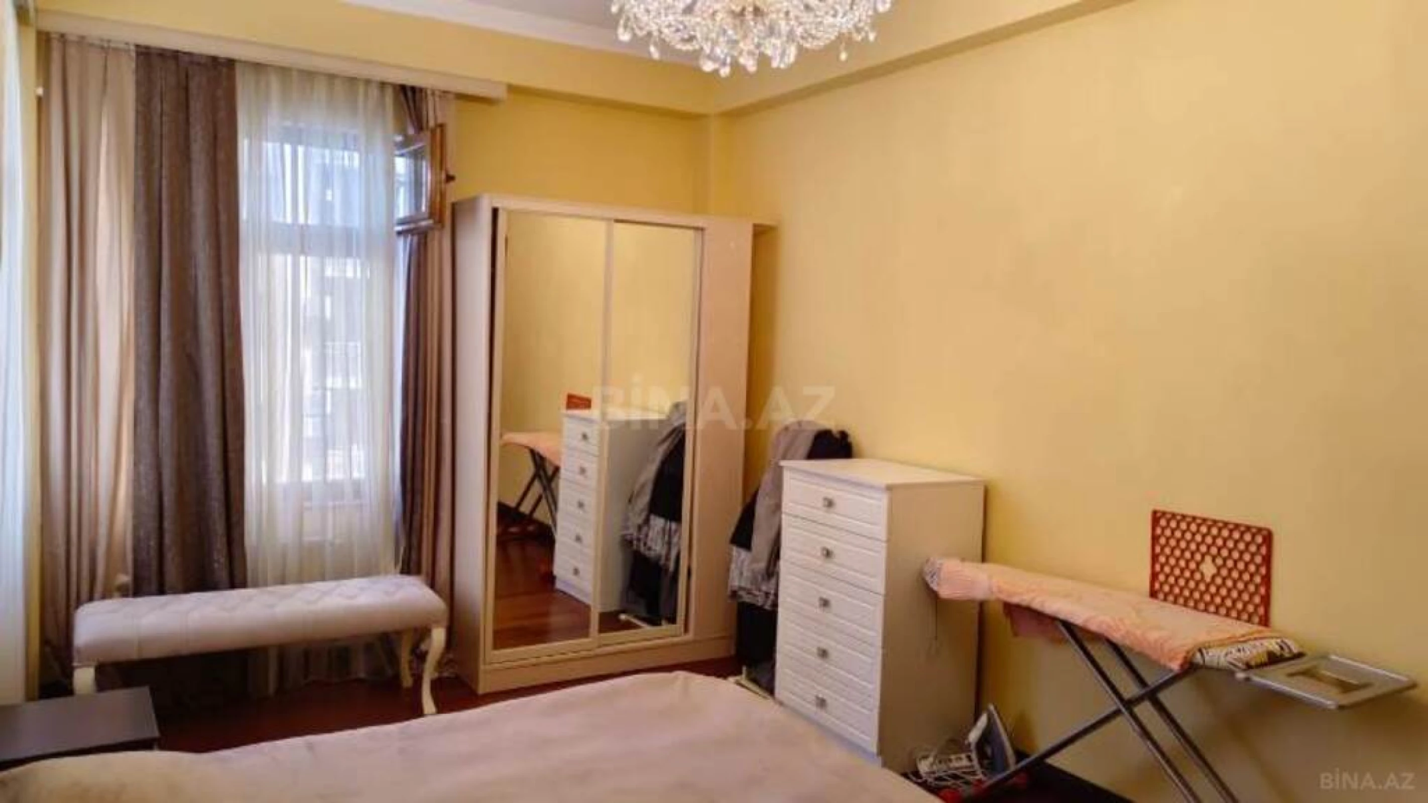 Satılır 3 otaqlı mənzil 157 m²