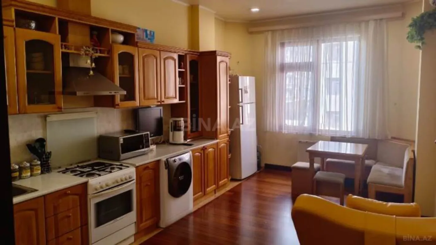 Satılır 3 otaqlı mənzil 157 m²