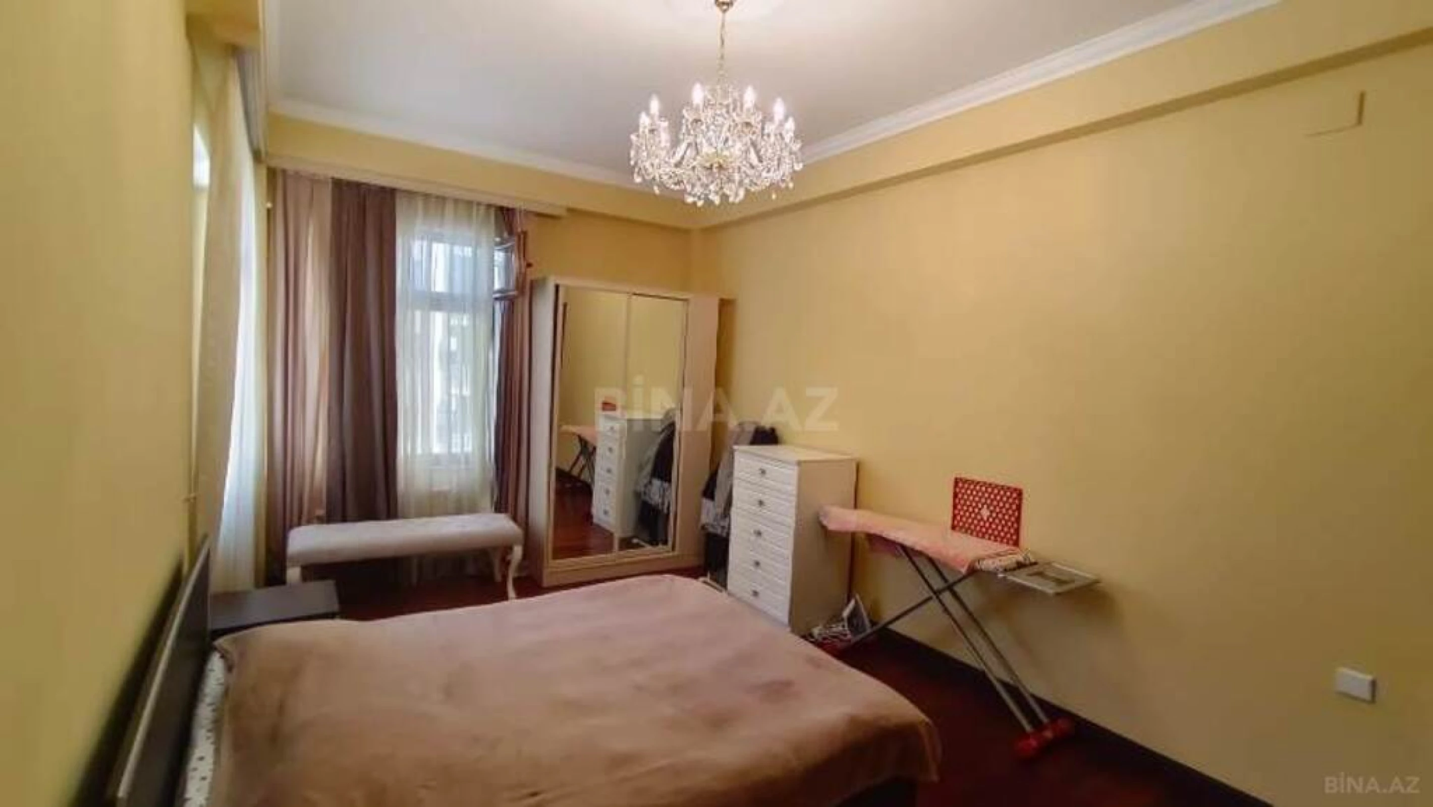 Satılır 3 otaqlı mənzil 157 m²