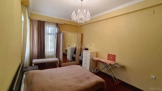 Satılır 3 otaqlı mənzil 157 m²