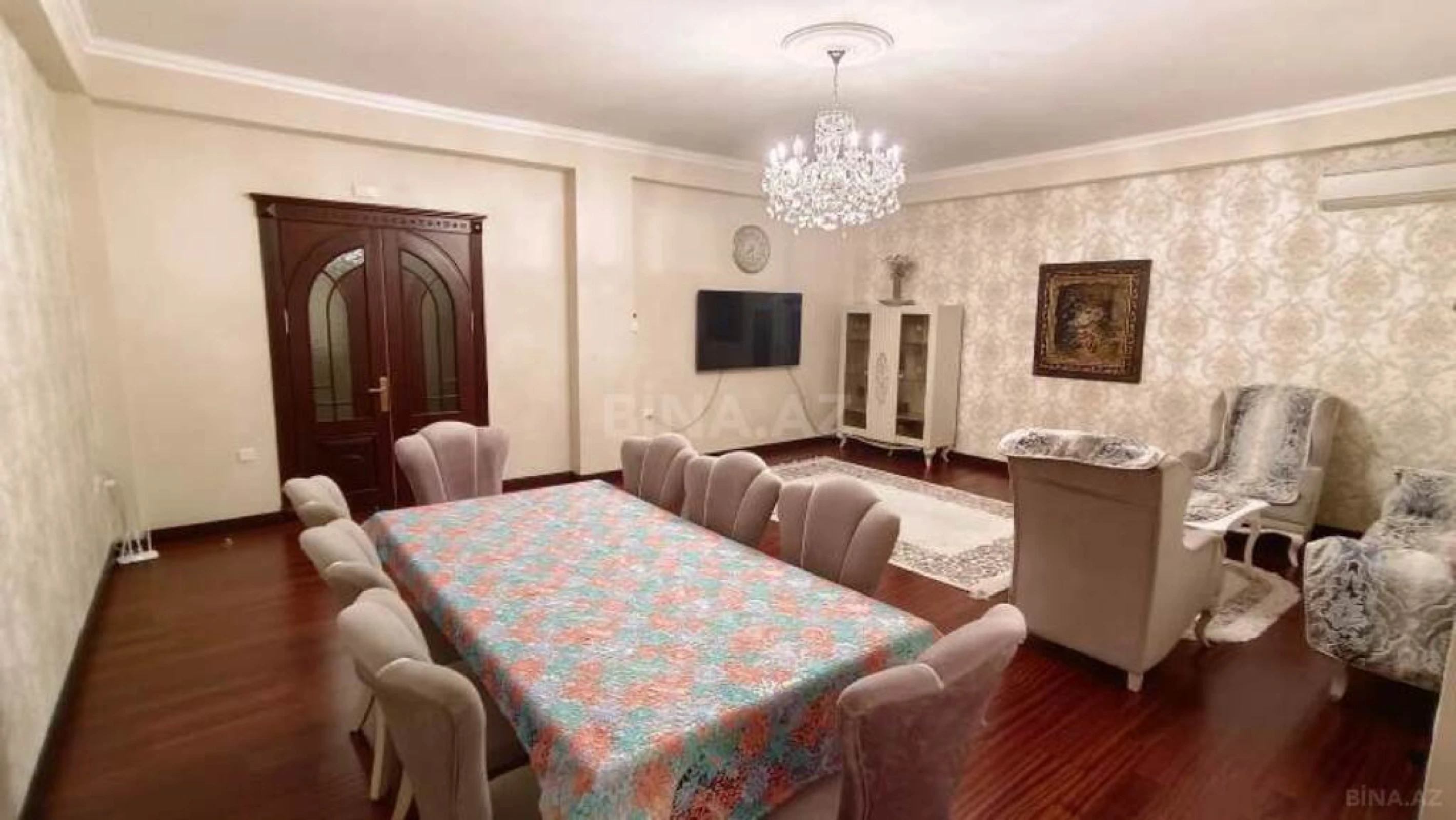 Satılır 3 otaqlı mənzil 157 m²
