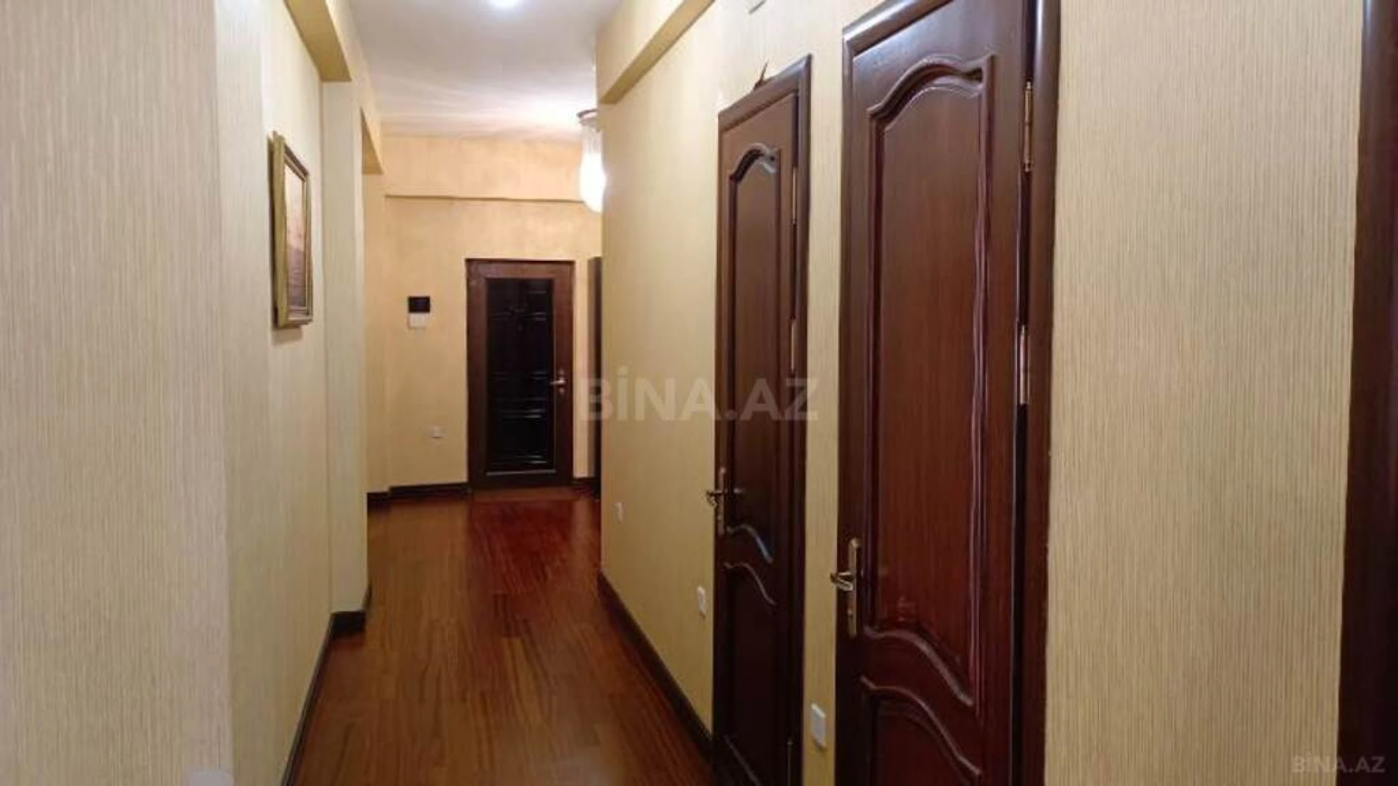 Satılır 3 otaqlı mənzil 157 m²