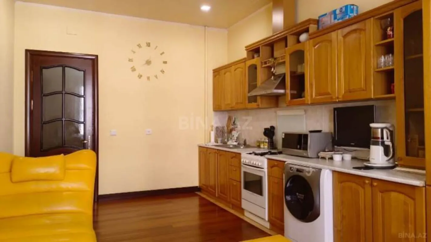 Satılır 3 otaqlı mənzil 157 m²