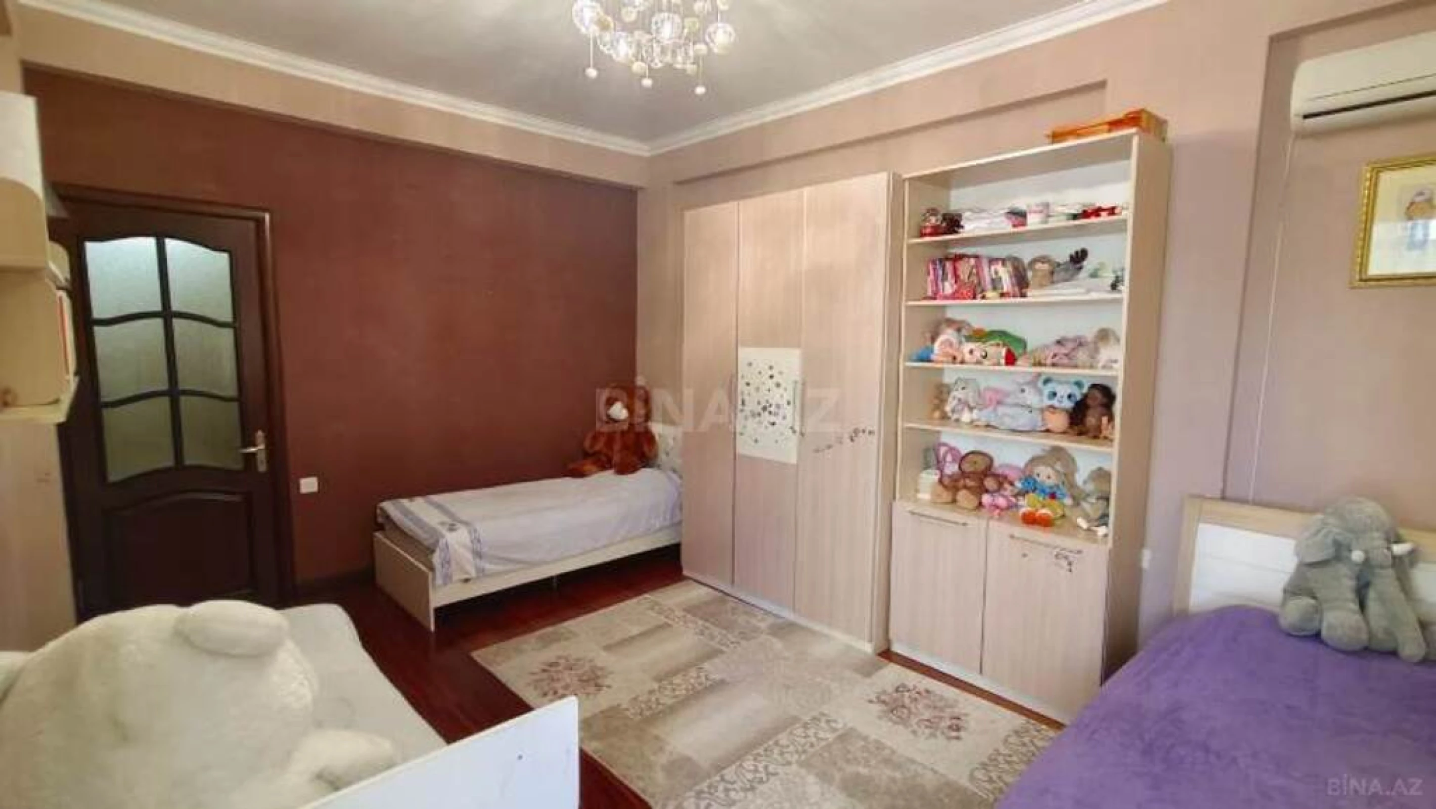 Satılır 3 otaqlı mənzil 157 m²