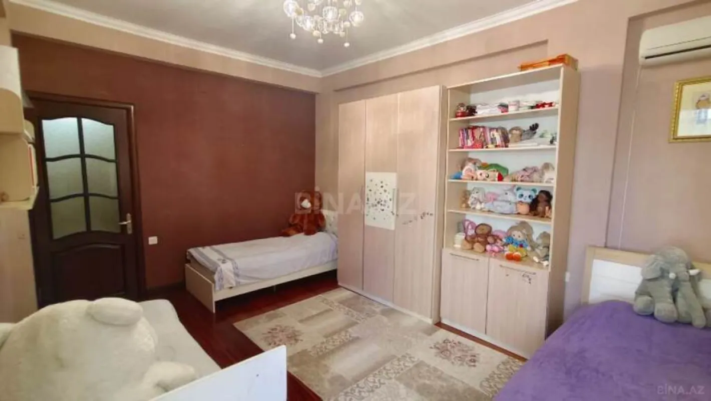 Satılır 3 otaqlı mənzil 157 m²