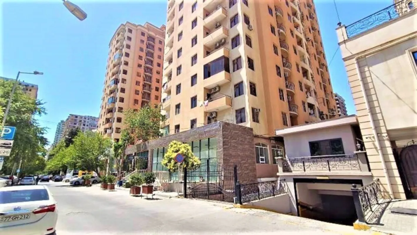 Satılır 3 otaqlı mənzil 157 m²