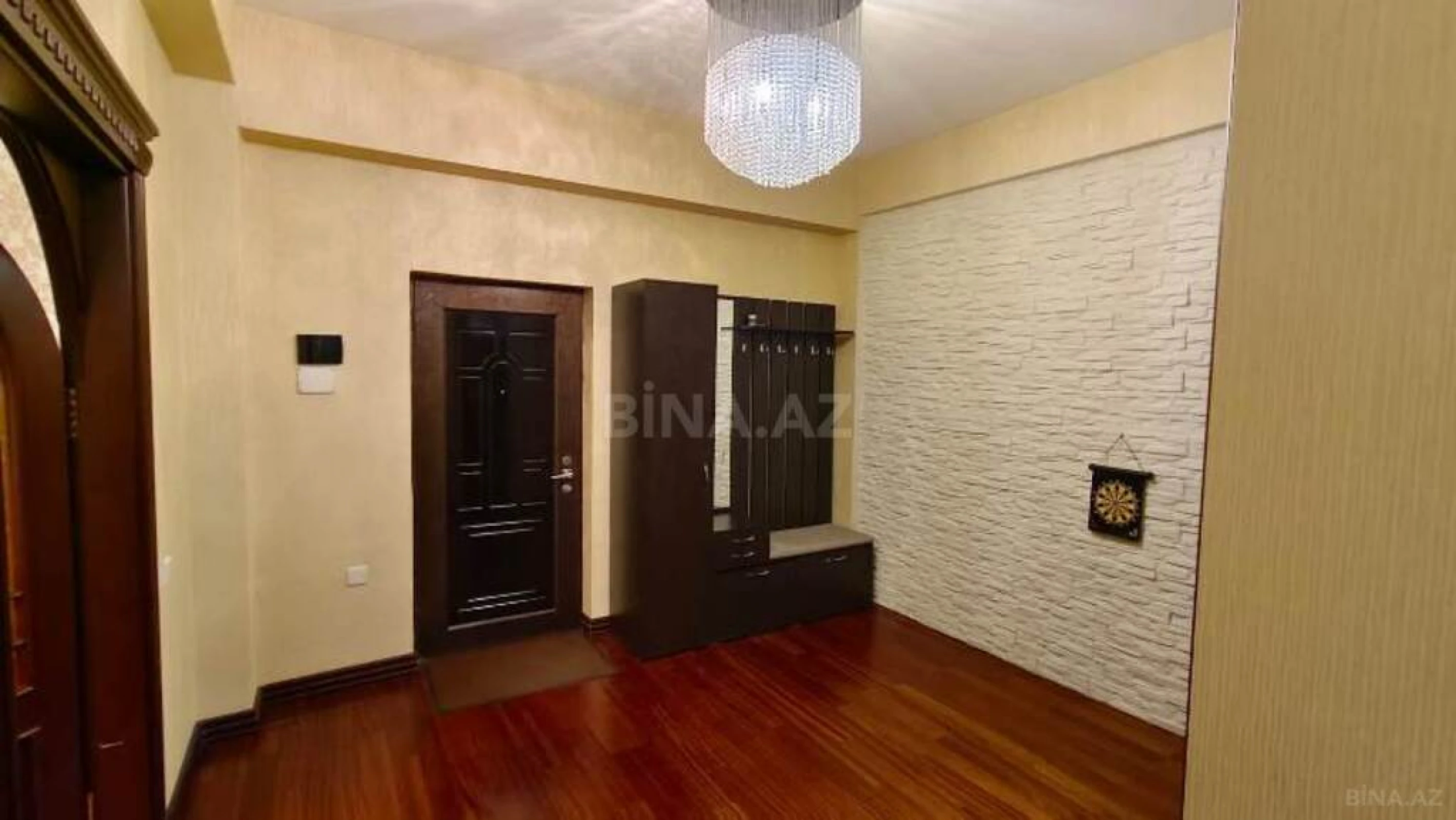 Satılır 3 otaqlı mənzil 157 m²