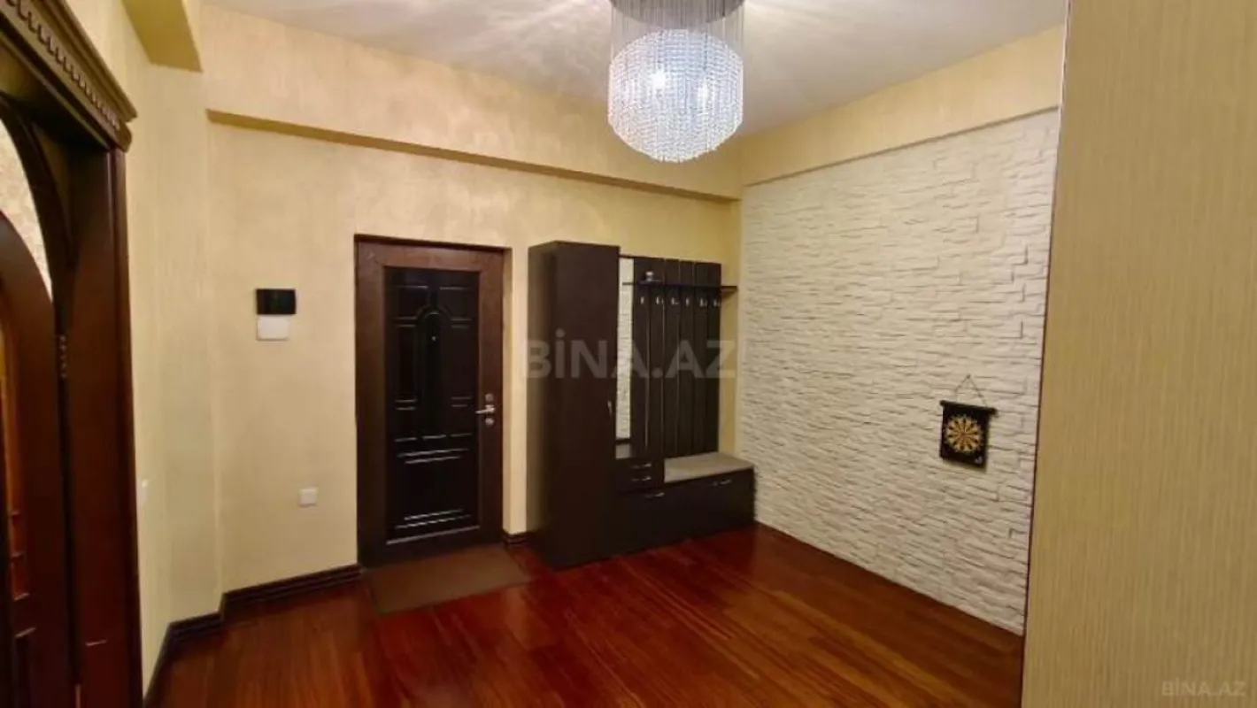 Satılır 3 otaqlı mənzil 157 m²