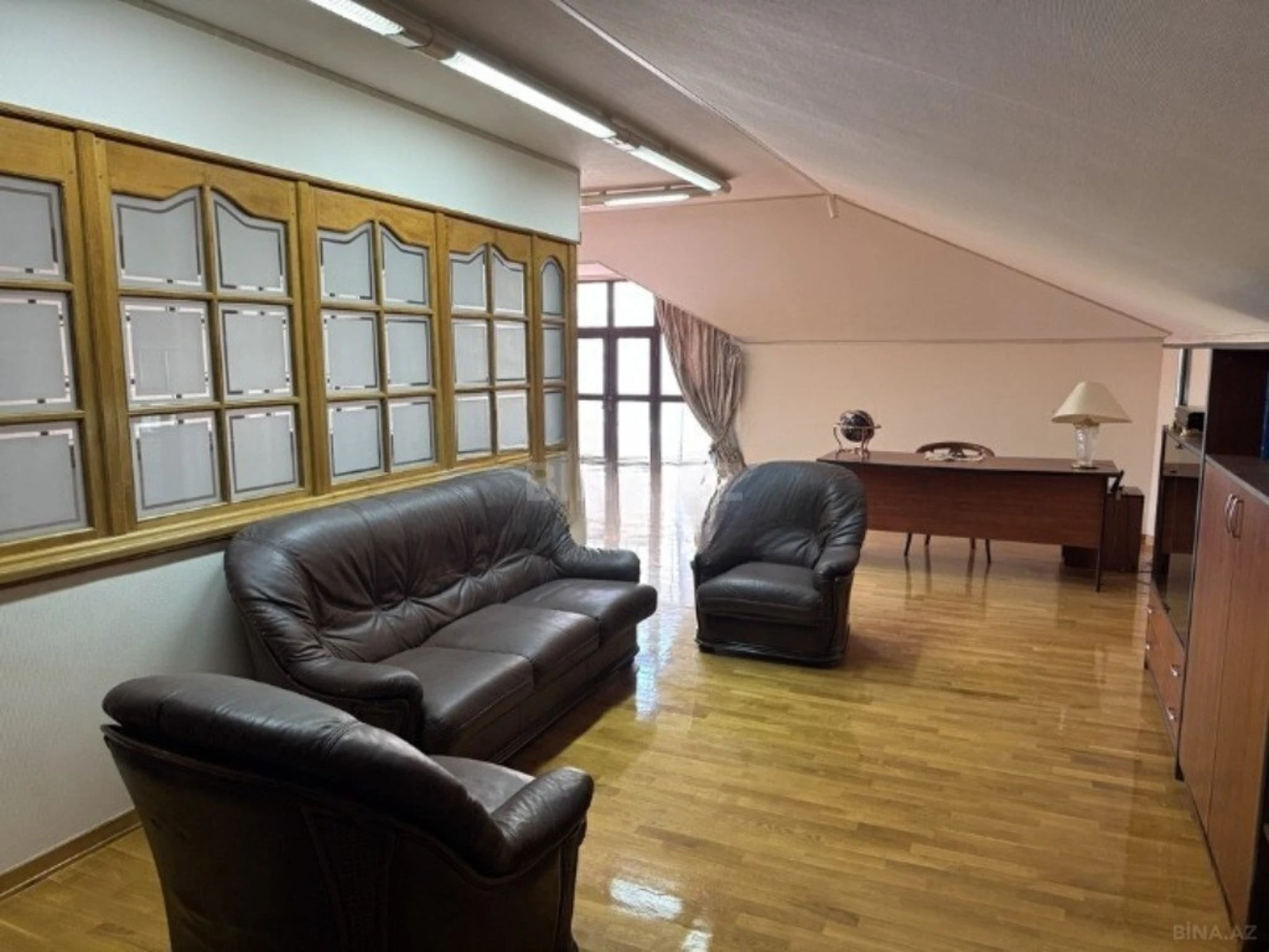 Satılır 10 otaqlı həyət evi 544 m²