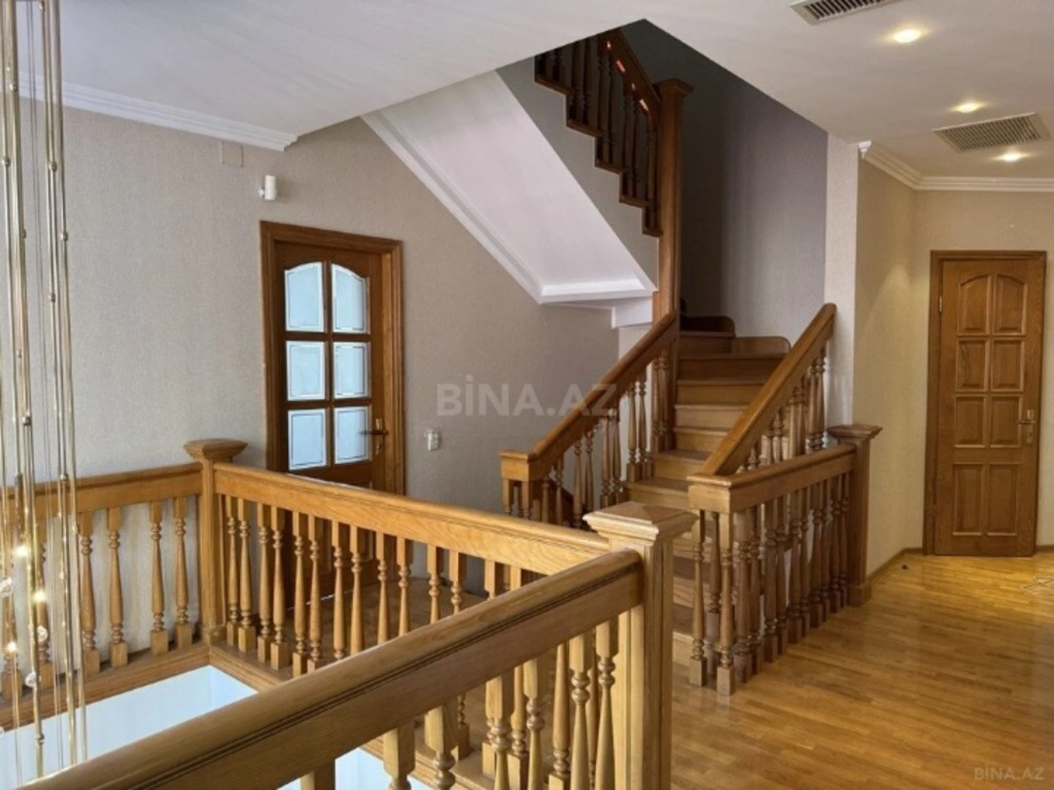 Satılır 10 otaqlı həyət evi 544 m²