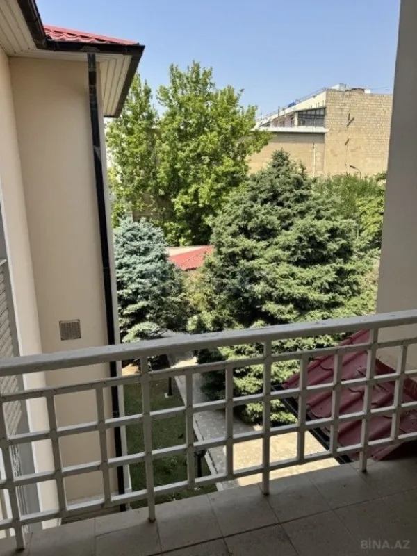 Satılır 10 otaqlı həyət evi 544 m²