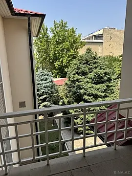 Satılır 10 otaqlı həyət evi 544 m²