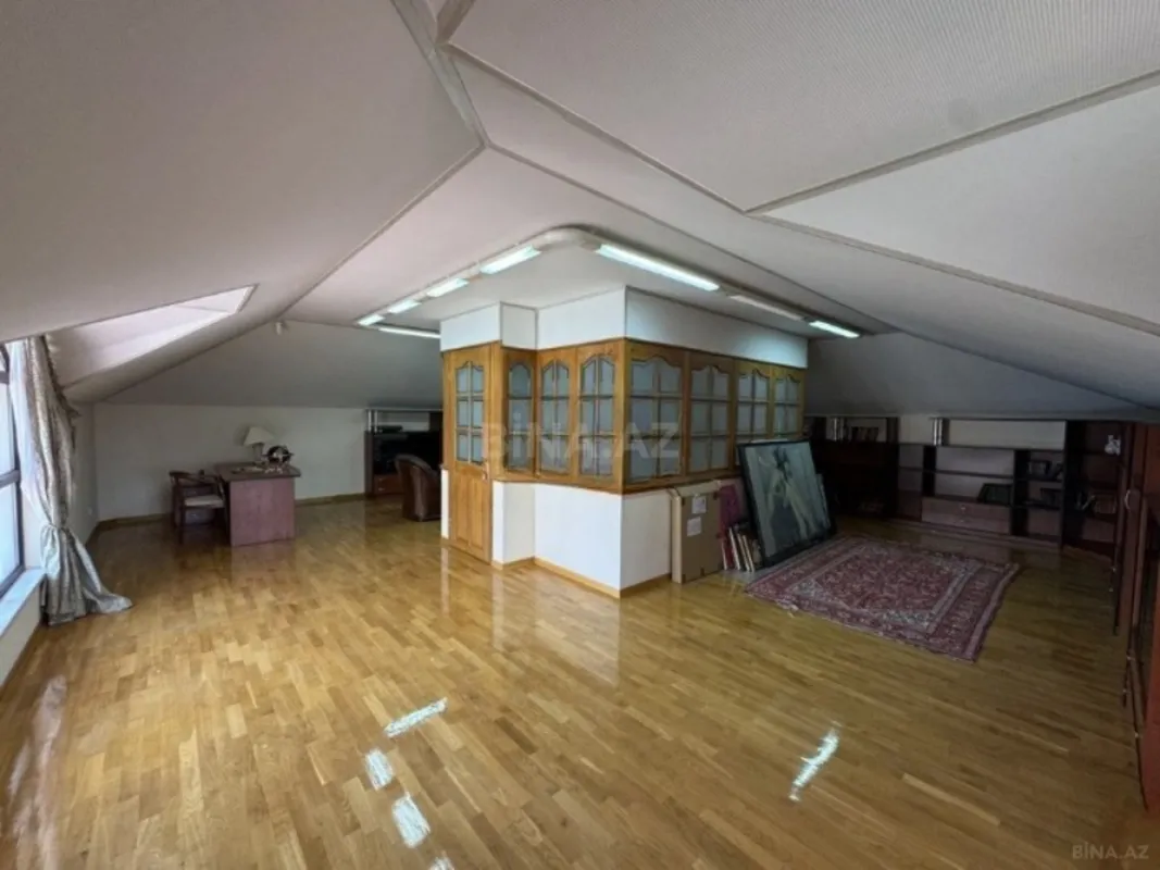 Satılır 10 otaqlı həyət evi 544 m²