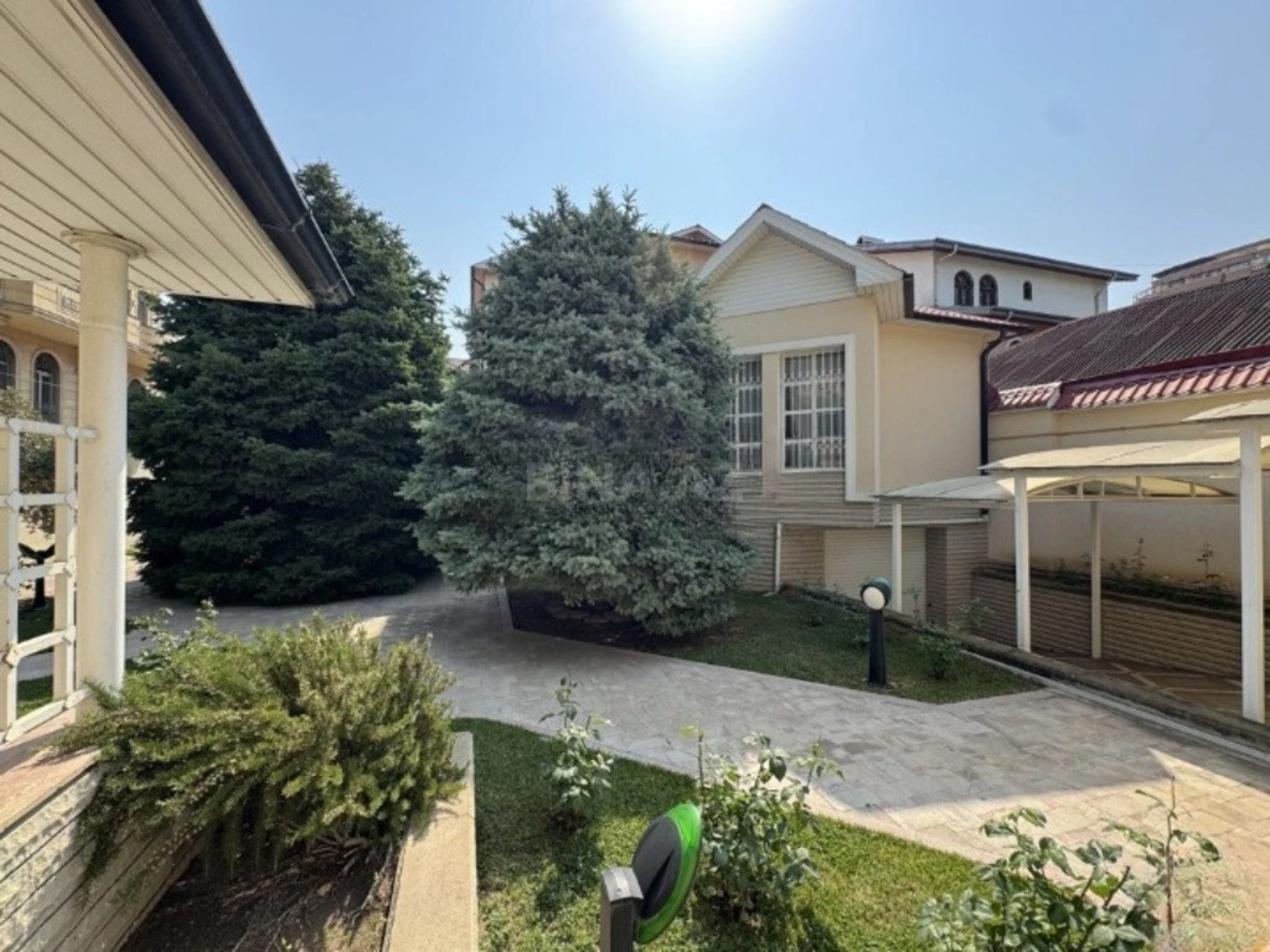 Satılır 10 otaqlı həyət evi 544 m²