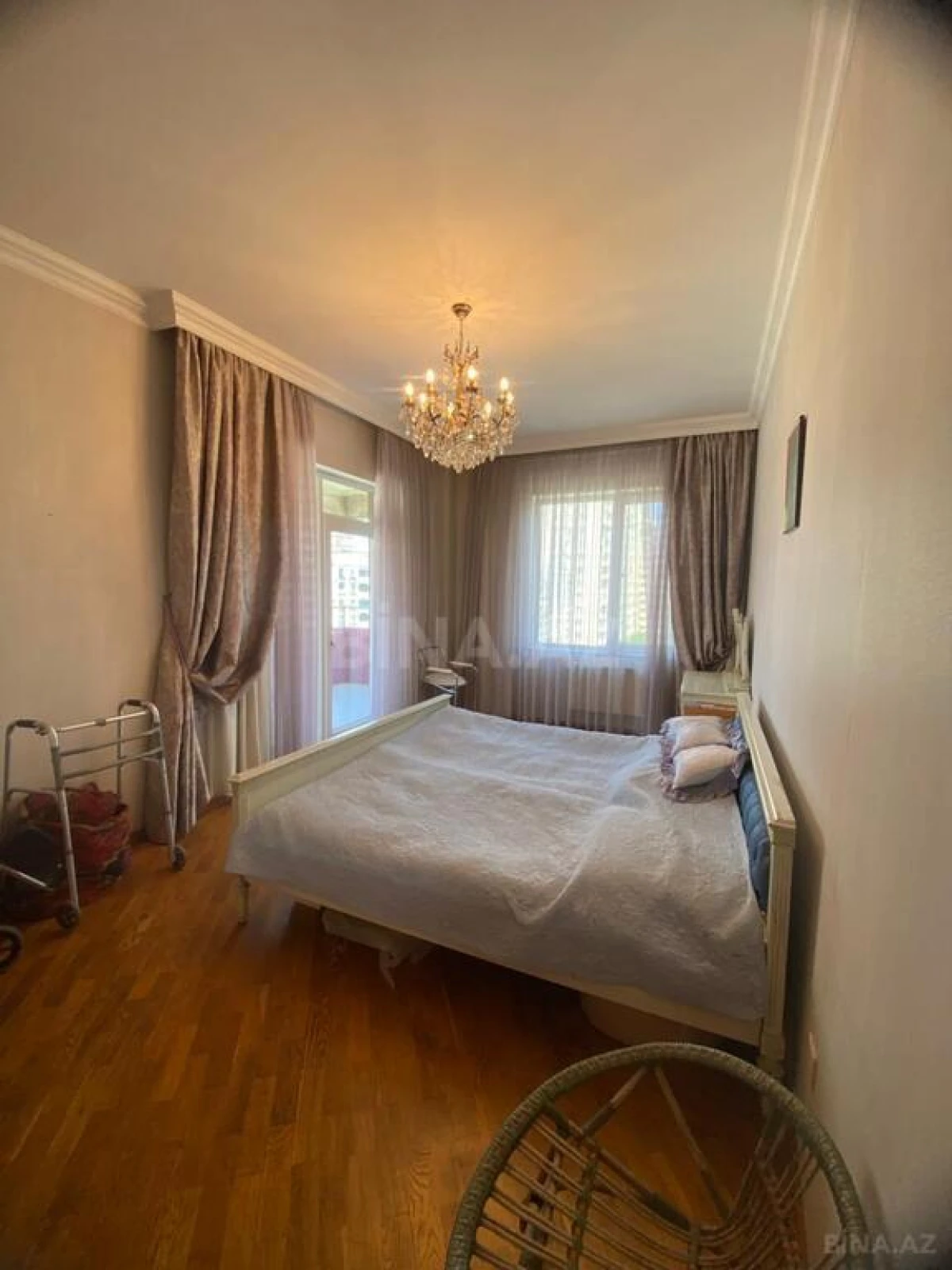 Satılır 3 otaqlı mənzil 137 m²