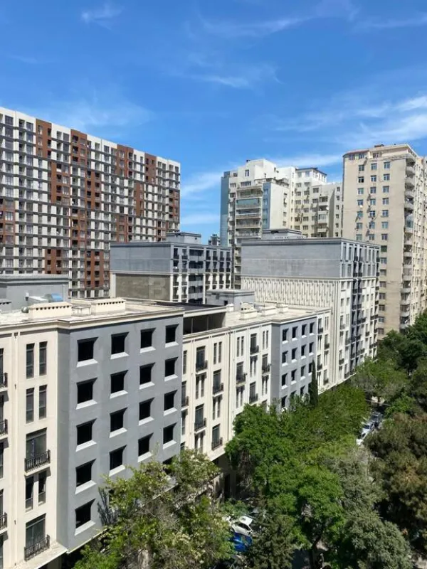 Satılır 3 otaqlı mənzil 137 m²