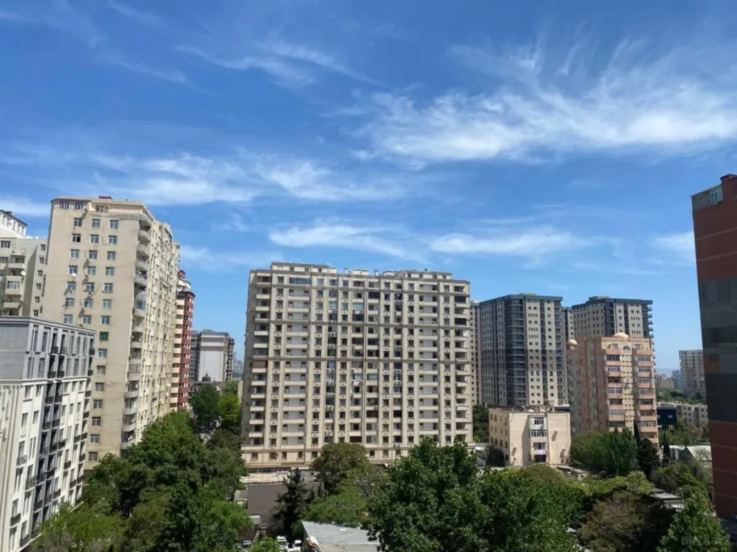 Satılır 3 otaqlı mənzil 137 m²