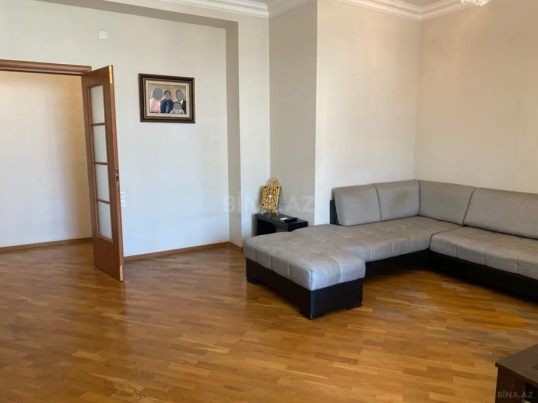Satılır 3 otaqlı mənzil 137 m²