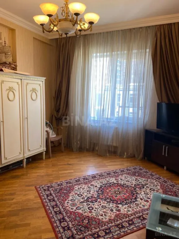 Satılır 3 otaqlı mənzil 137 m²