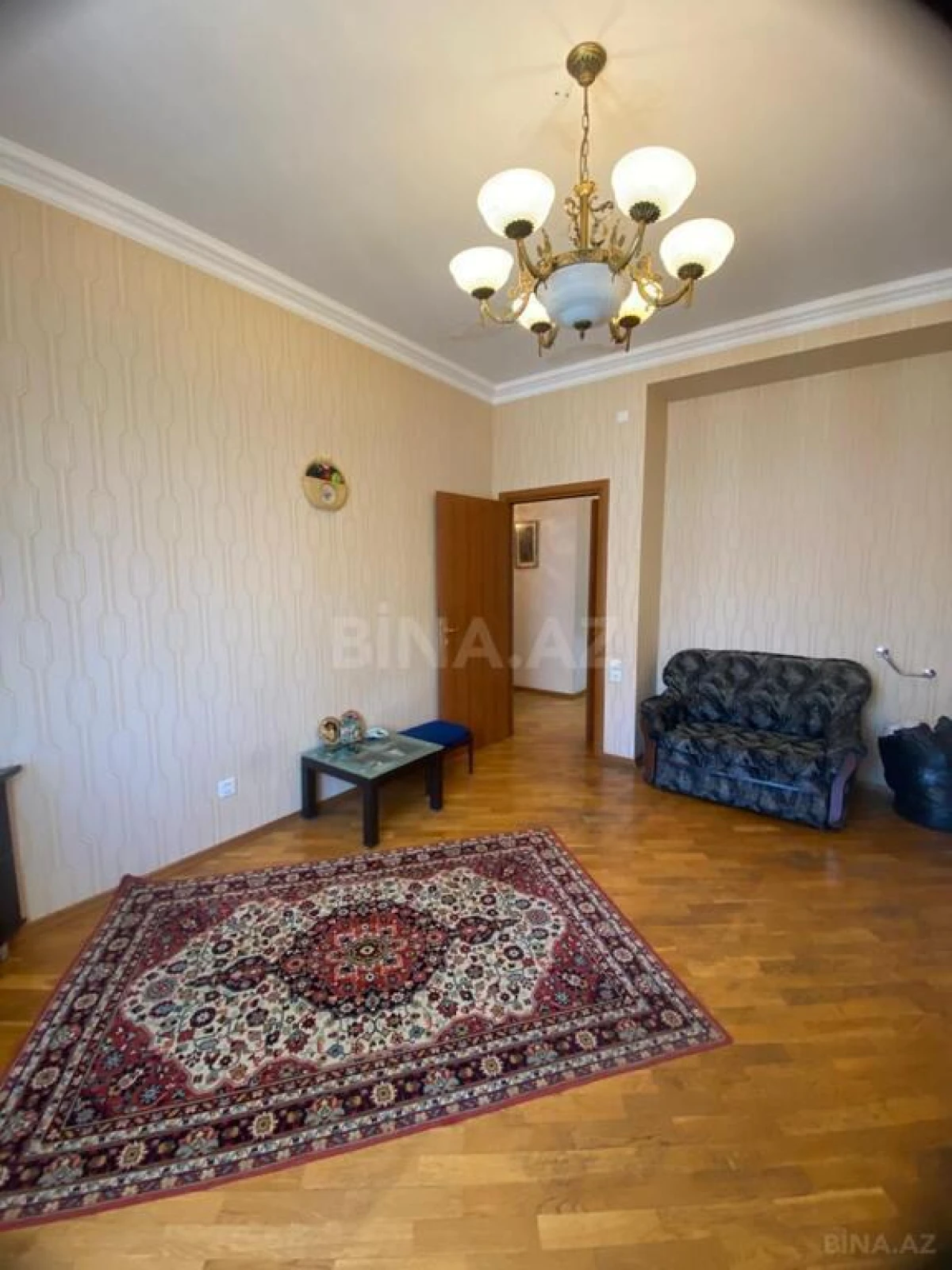 Satılır 3 otaqlı mənzil 137 m²