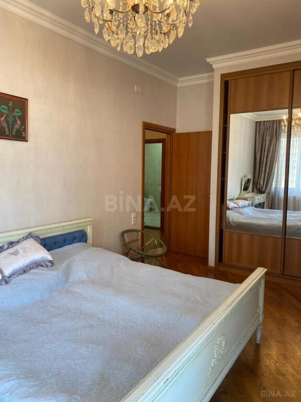 Satılır 3 otaqlı mənzil 137 m²