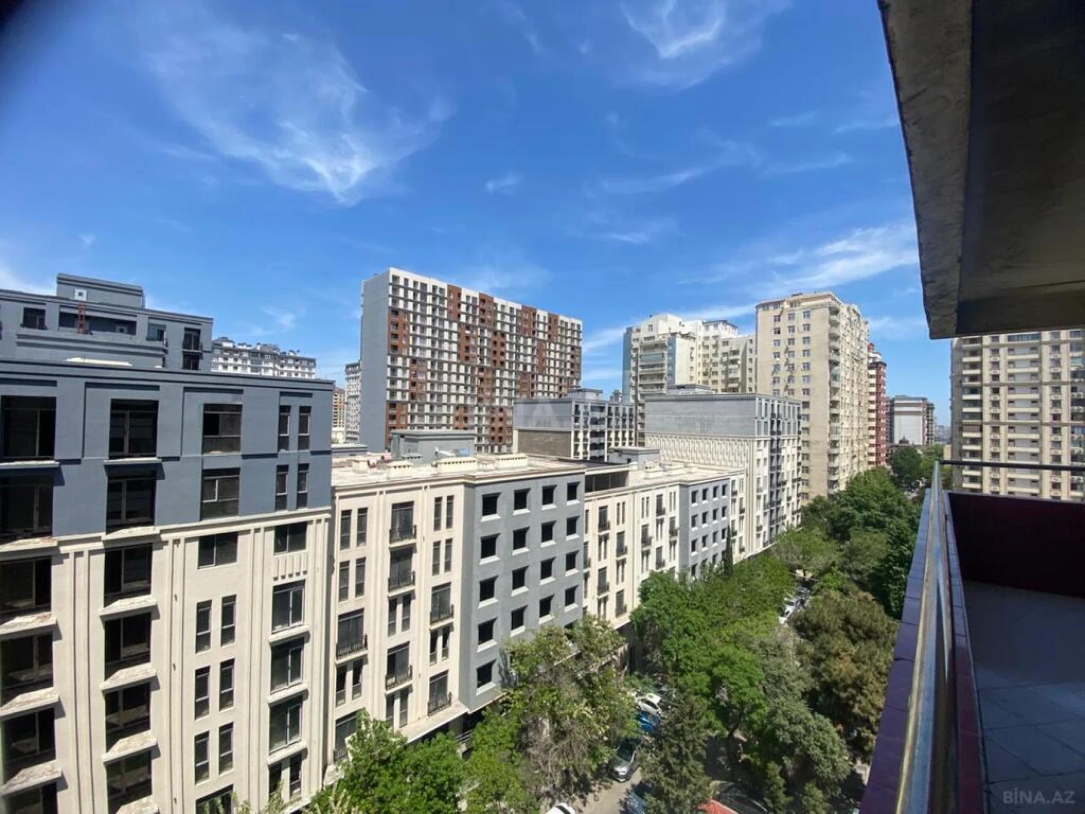 Satılır 3 otaqlı mənzil 137 m²