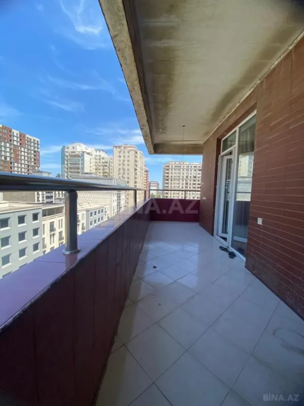 Satılır 3 otaqlı mənzil 137 m²