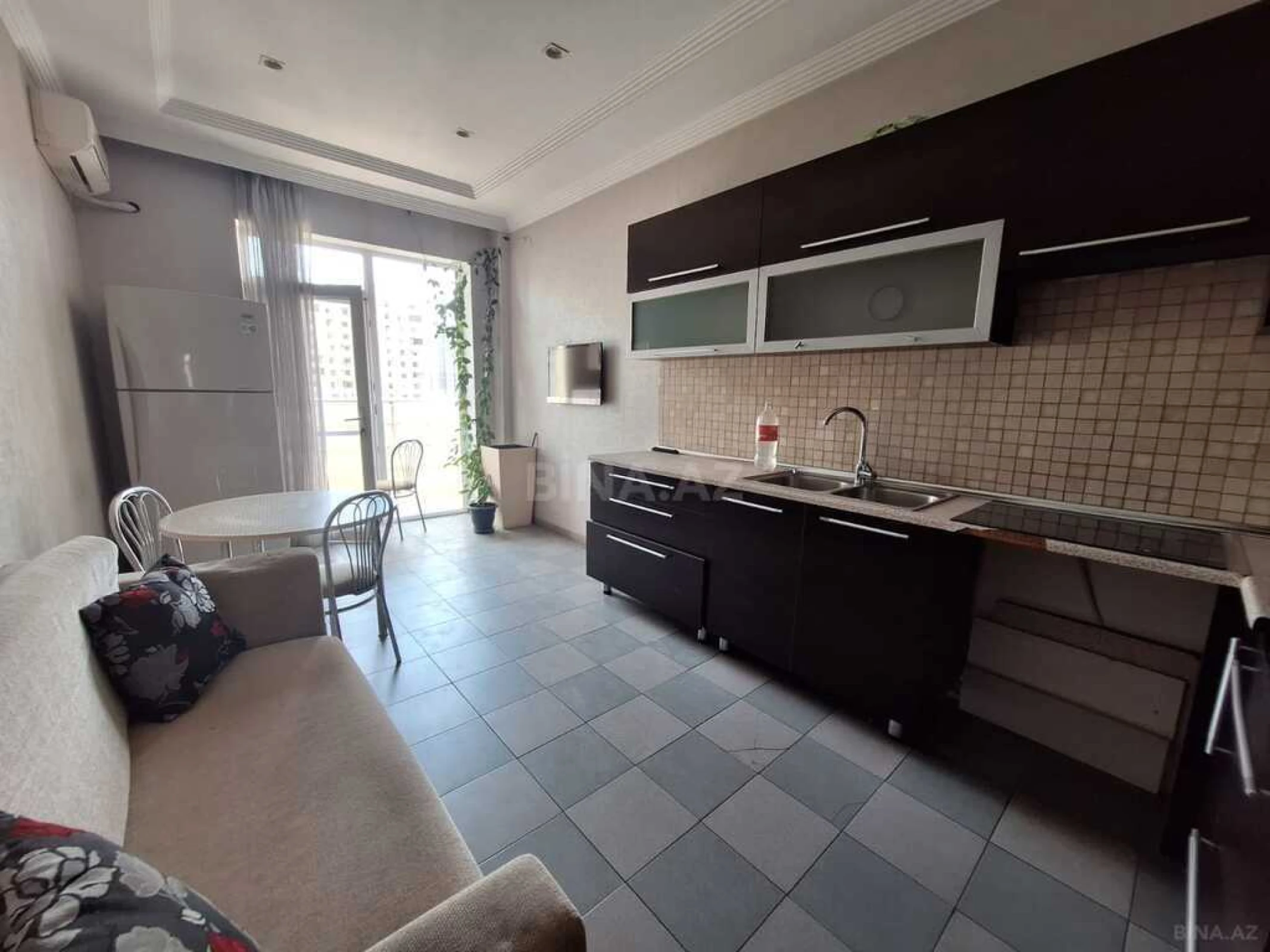 Satılır 3 otaqlı mənzil 137 m²