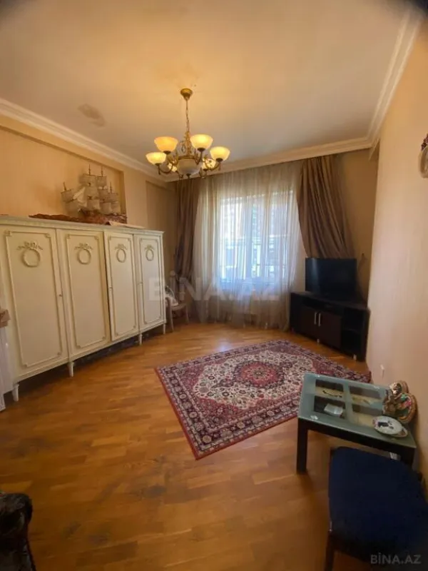 Satılır 3 otaqlı mənzil 137 m²