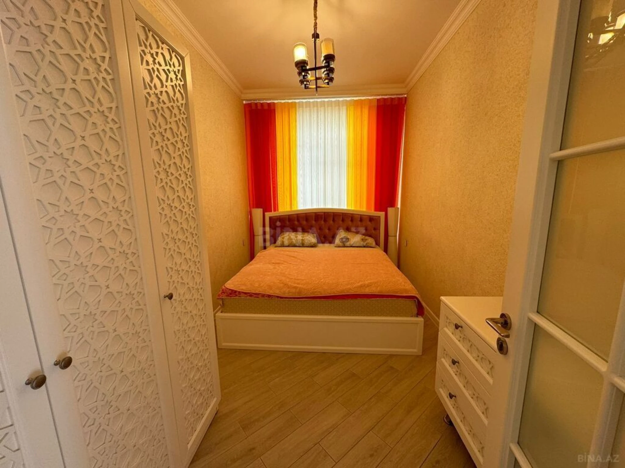 Satılır 5 otaqlı mənzil 234 m²