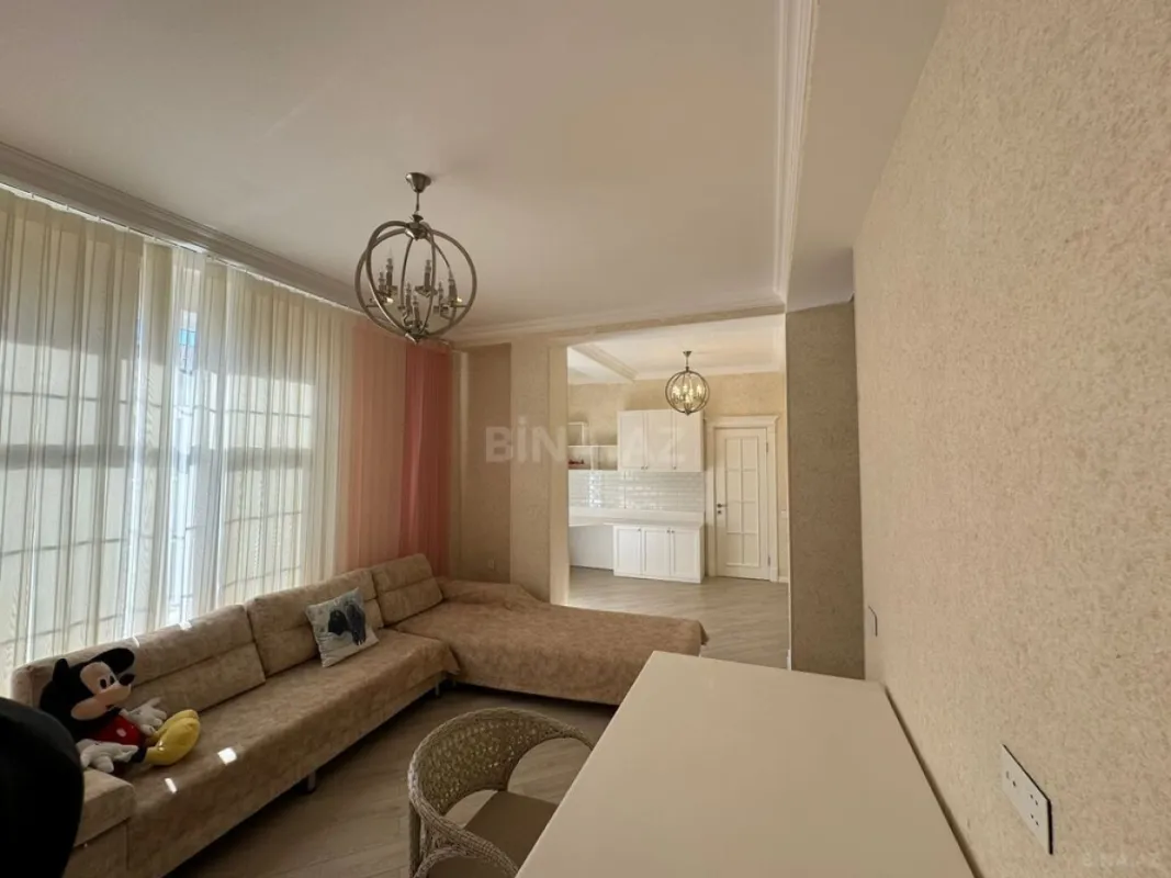 Satılır 5 otaqlı mənzil 234 m²