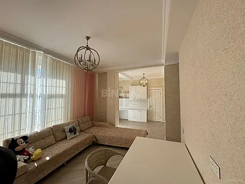 Satılır 5 otaqlı mənzil 234 m²