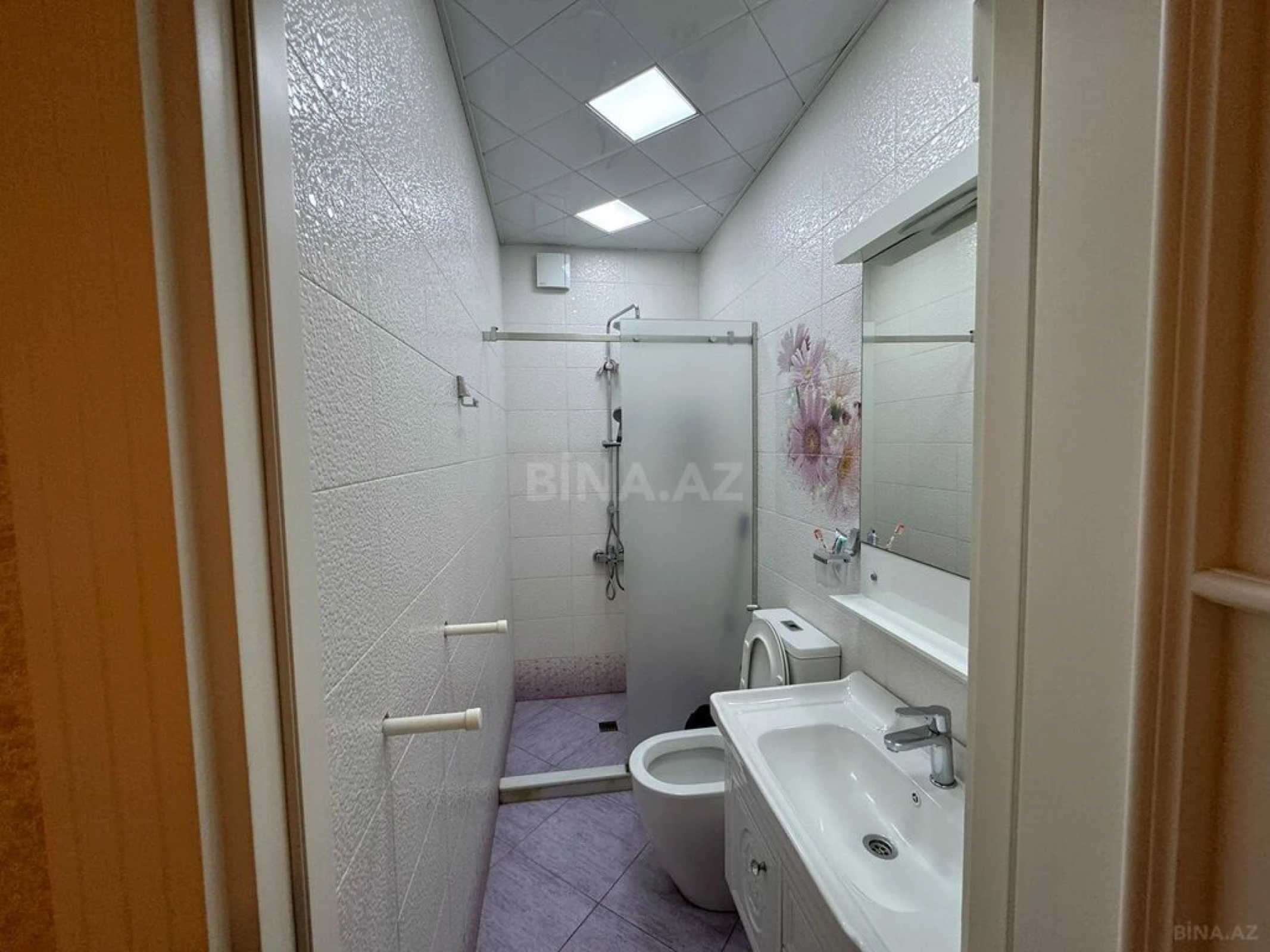 Satılır 5 otaqlı mənzil 234 m²