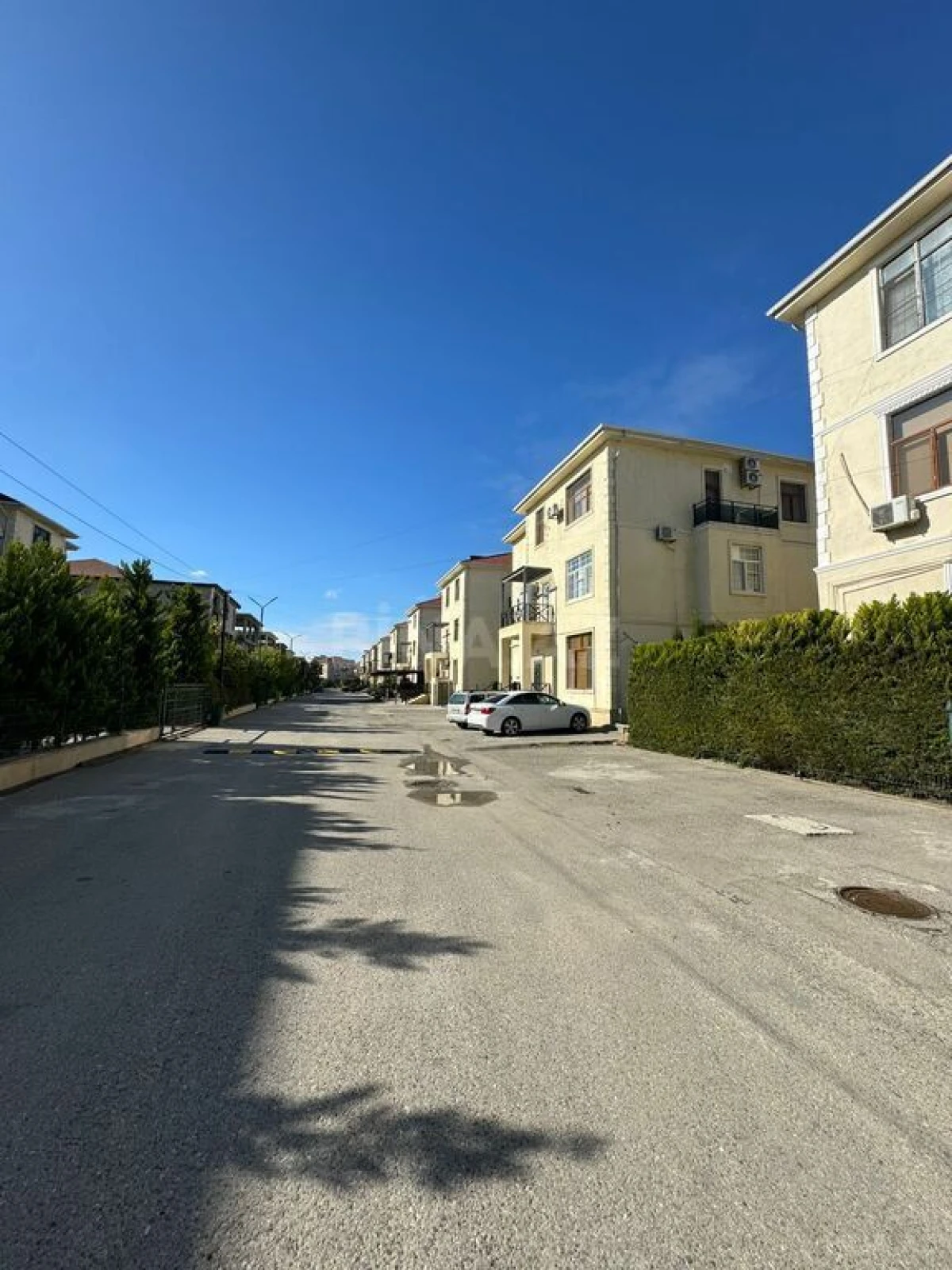 Satılır 5 otaqlı mənzil 234 m²