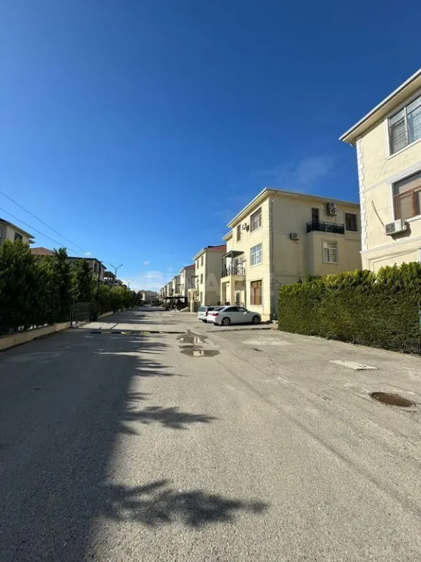 Satılır 5 otaqlı mənzil 234 m²