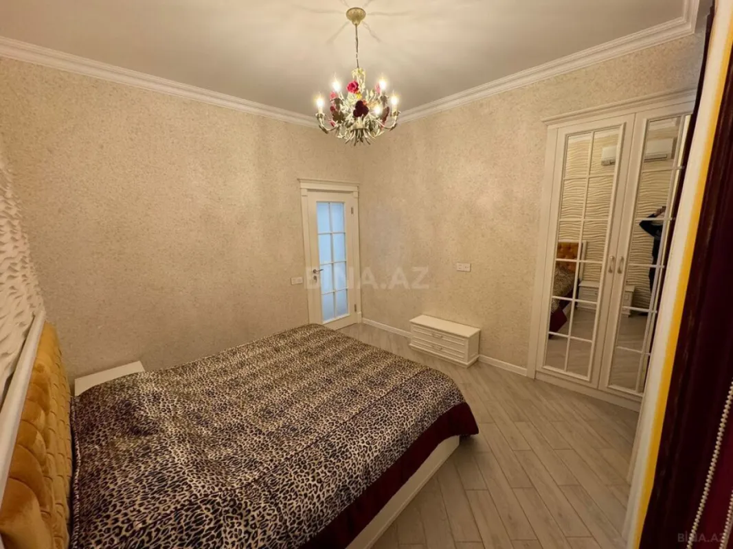 Satılır 5 otaqlı mənzil 234 m²