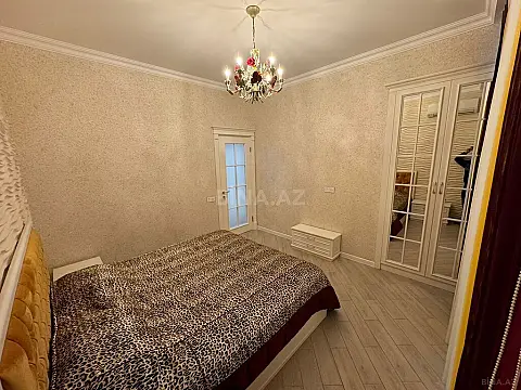 Satılır 5 otaqlı mənzil 234 m²