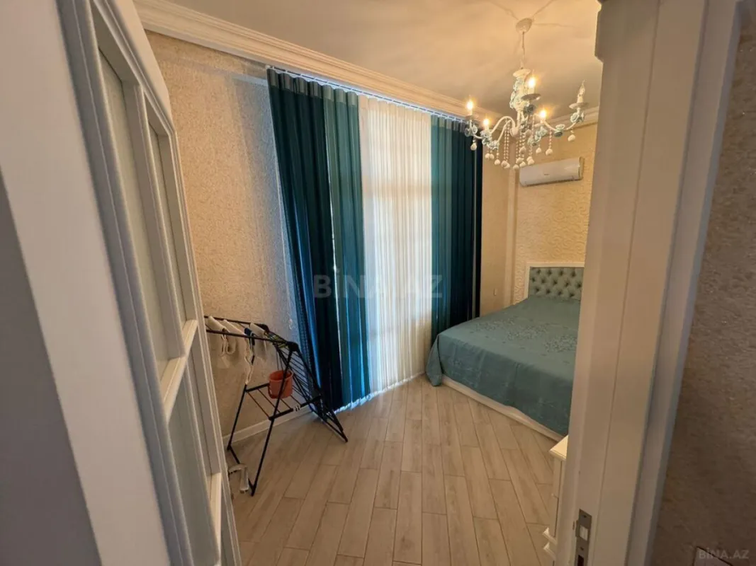 Satılır 5 otaqlı mənzil 234 m²